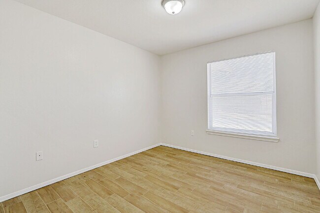 Building Photo - 3214 N Stanton St