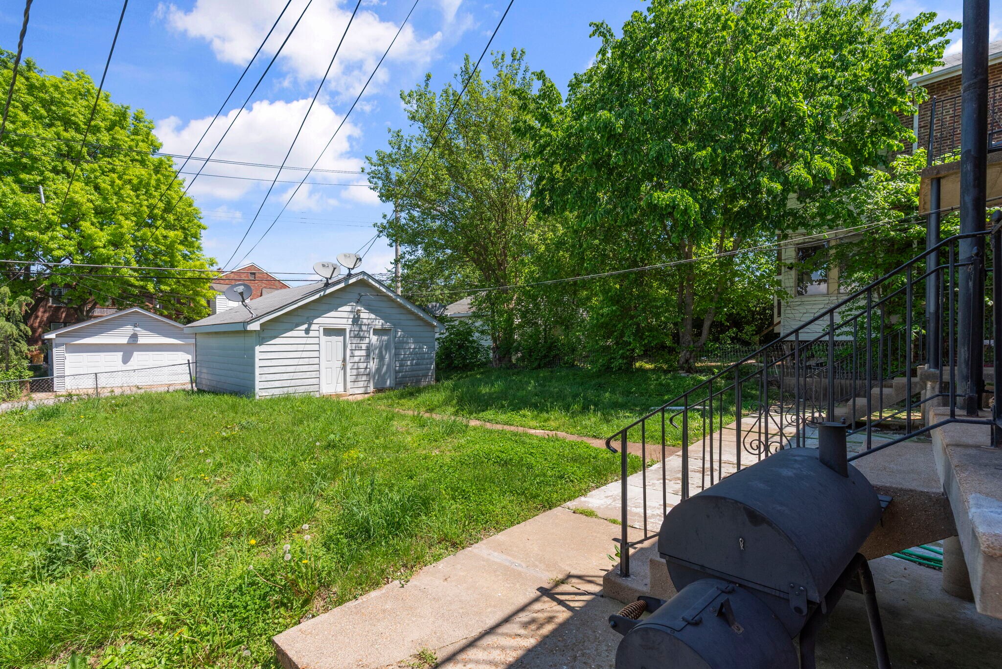 Building Photo - 3925 Dunnica Ave