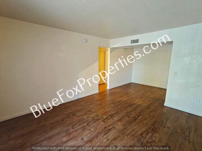 Building Photo - 3357 N Country Club Rd