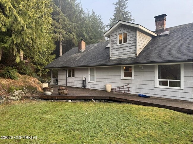 Building Photo - 636 Main St