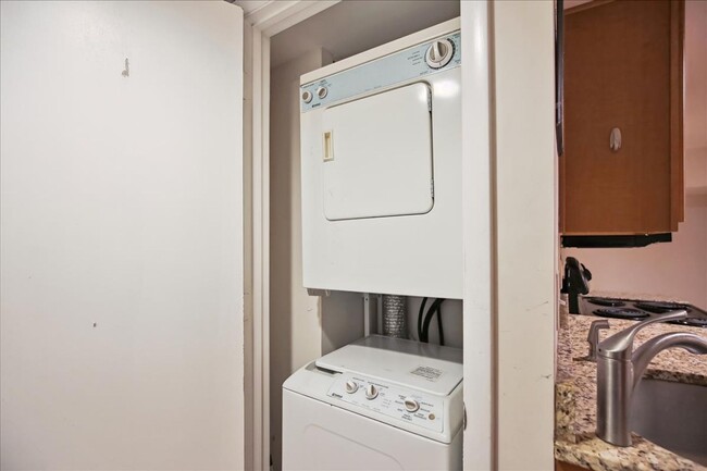 Building Photo - Pet Friendly Luxury DC TH - 3 bed +  3.5 B...