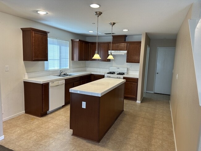 Building Photo - Stockton 4 Bedroom 2.5 Bathroom Home.