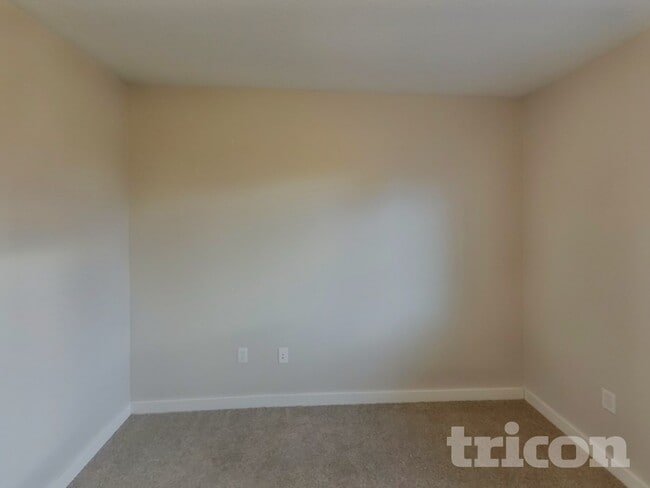 Building Photo - 2525 W 10th St