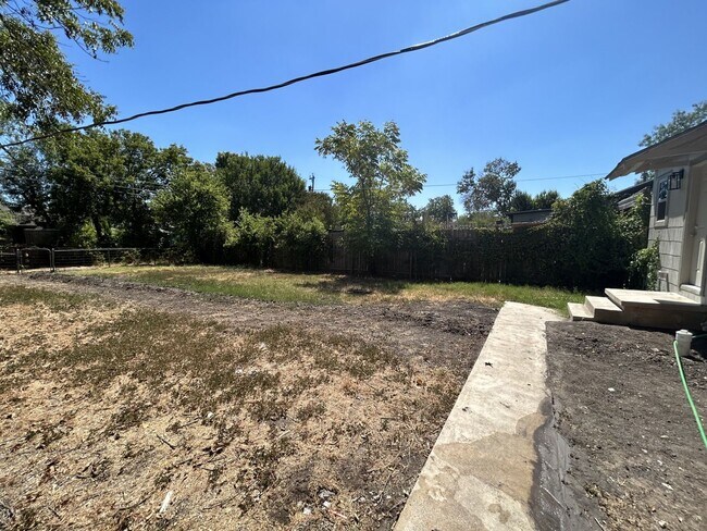 Building Photo - Super Cute, Newly Remodeled, 2bd/1bth hous...