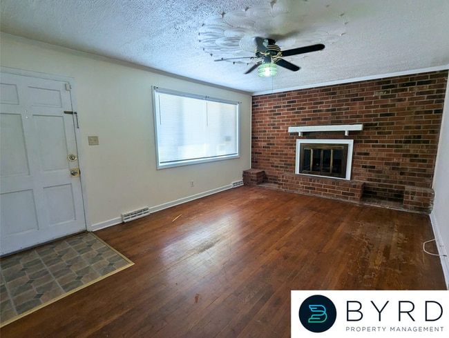 Building Photo - 1036 Kingsway Rd