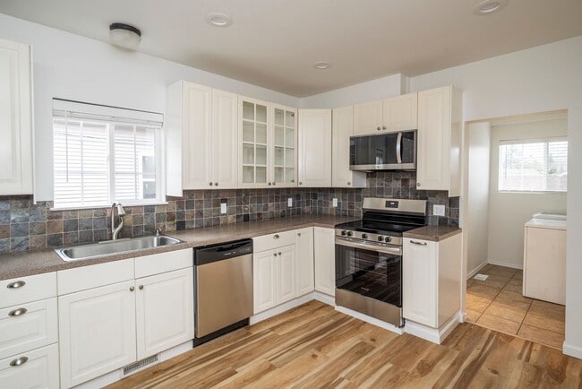 Building Photo - $2845/mo - 3 Bed/2 Bath Updated Home in the Heart of the Alberta Arts District!