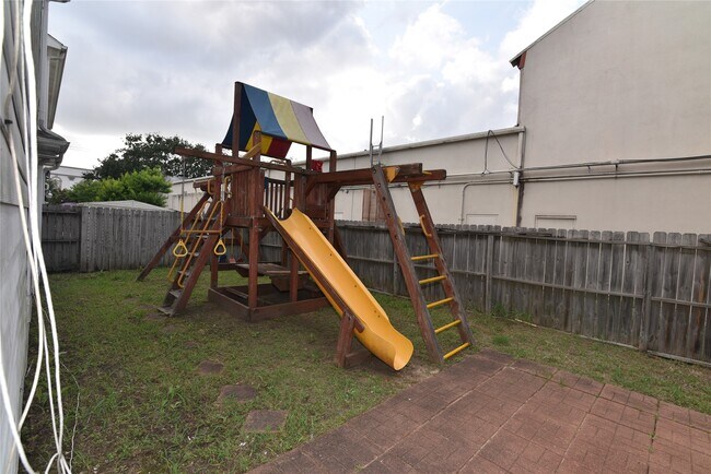 Building Photo - 6807 Turtlewood Dr