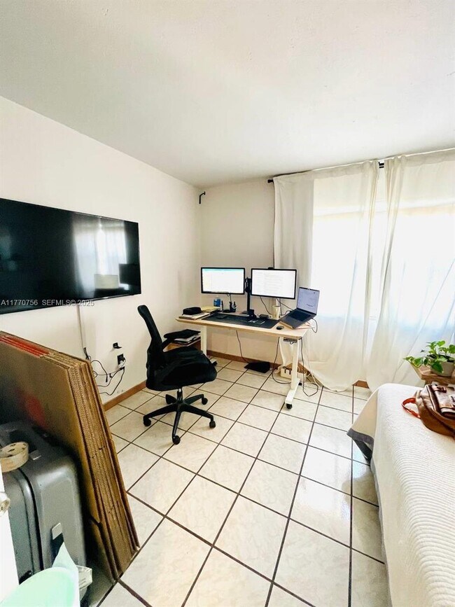 Building Photo - 1580 West Ave