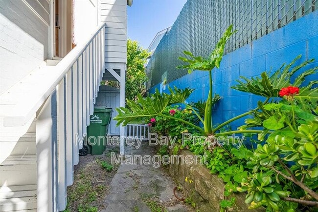 Building Photo - 731 Mermaid Ave