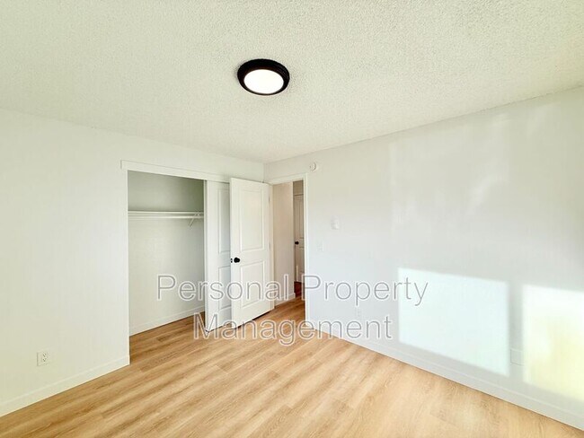 Building Photo - 7422 NE Hazel Dell Ave