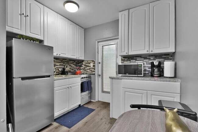 Building Photo - 201 SE 23rd St