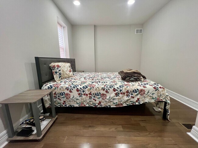 Building Photo - Stunning 3-Bedroom Townhome in Francisville! Available NOW!