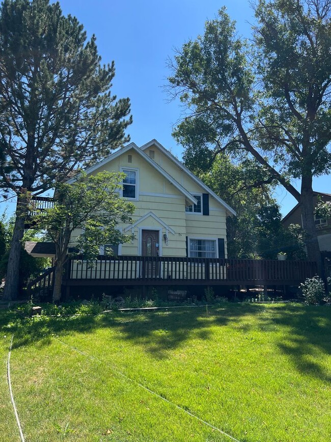 Primary Photo - Charming 5 Bed, 2 bath home in the heart o...