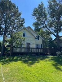 Building Photo - Charming 5 Bed, 2 bath home in the heart o...