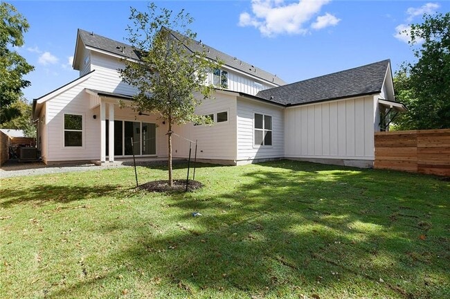 Building Photo - 603 Bissonet Ln