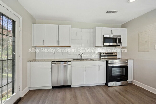 Building Photo - 1770 Rogers Ave SW