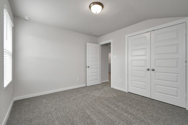 Building Photo - 16513 Breezy Knl Ct