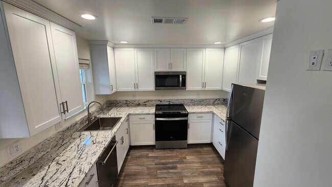 Building Photo - 1659 Bullard Ave.