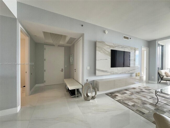 Building Photo - 15901 Collins Ave