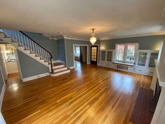 Building Photo - 2975 Claremont Rd