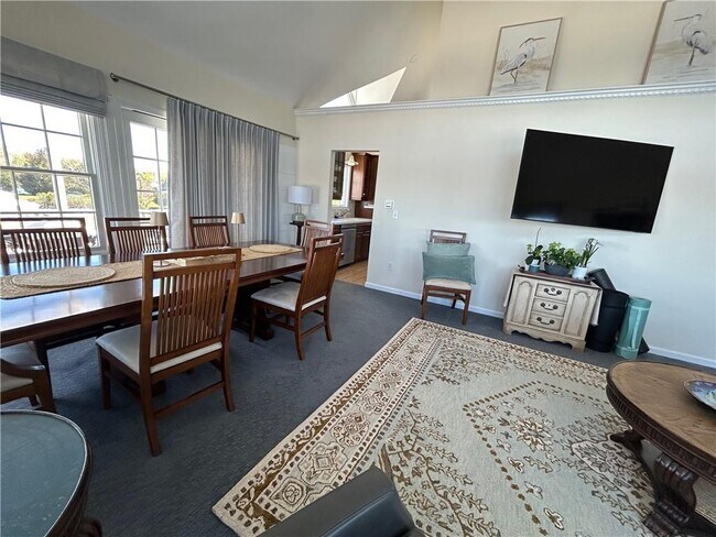 Building Photo - 67 Esmond Ave