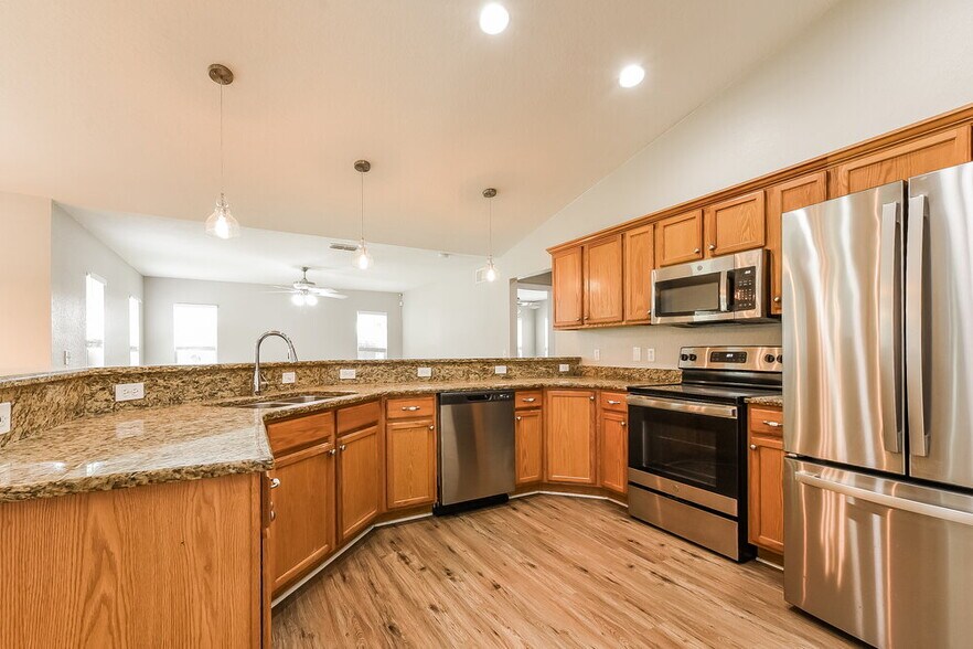 Building Photo - 35221 W Griffin Dr