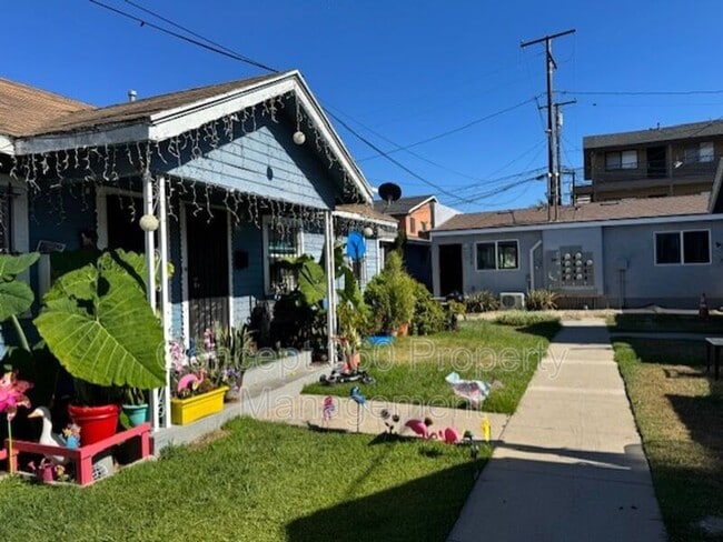 Building Photo - 2520 E Anaheim St