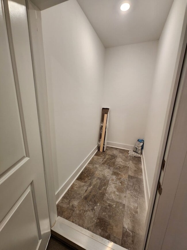 Building Photo - 836 Goswell Dr