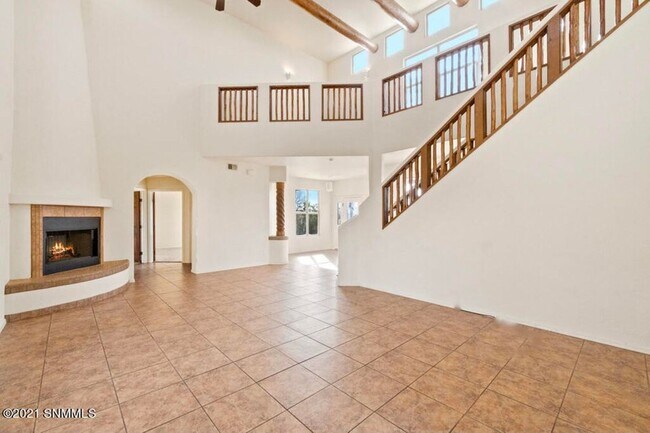 Building Photo - $500 off first months rent, Beautiful Home...