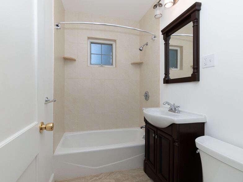 Building Photo - 20 Manley St