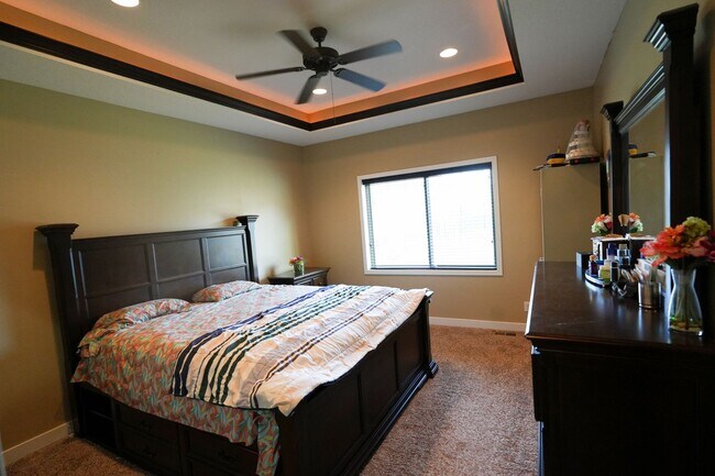 Building Photo - "Luxury Ranch Living: Your Dream Home with Furnished Basement in Urbandale"