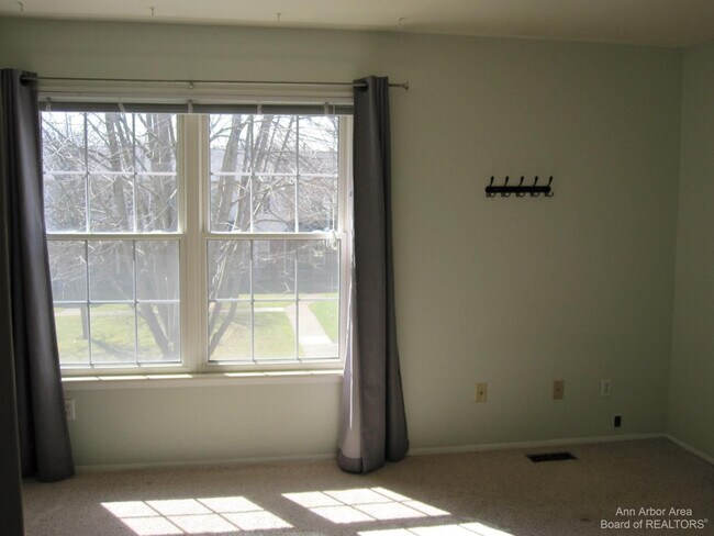 Building Photo - 3238 Alpine Dr