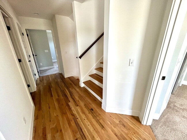 Building Photo - Modern 3-Bedroom 3-Story Apartment with a ...