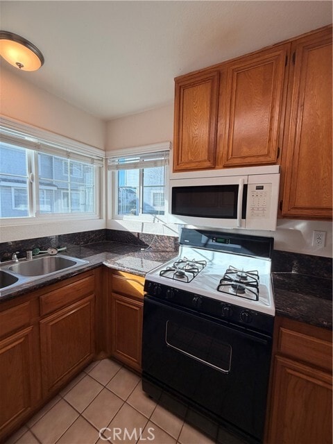 Building Photo - 2800 Plaza del Amo