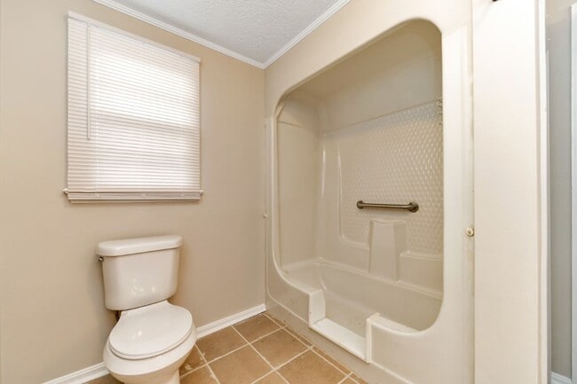 Building Photo - Hot Listing! Modern 3BR/2BA in Talladega –...