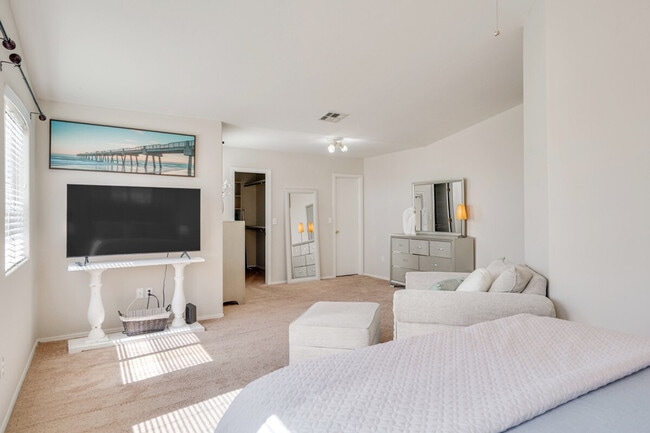 Building Photo - 1209 W Crystal Palace Pl