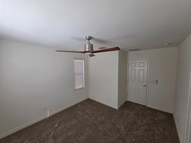 Building Photo - 2756 E Hickory St