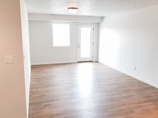 Building Photo - 1333 Holton Dr