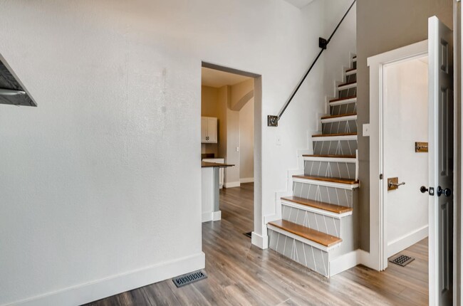 Building Photo - Remodeled Brick Bungalow in Denver's Globe...