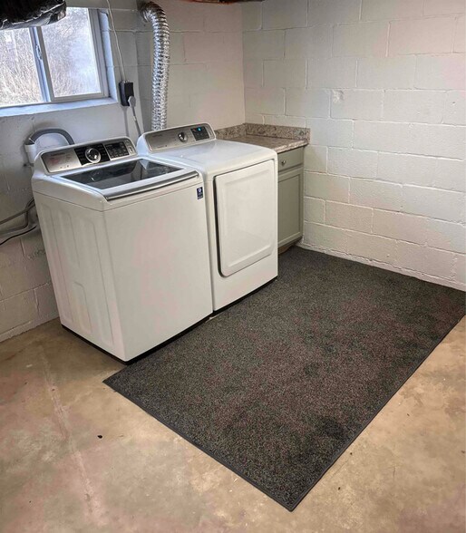 Building Photo - 3080 PA-328