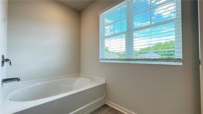 Building Photo - 3190 Greyton Dr
