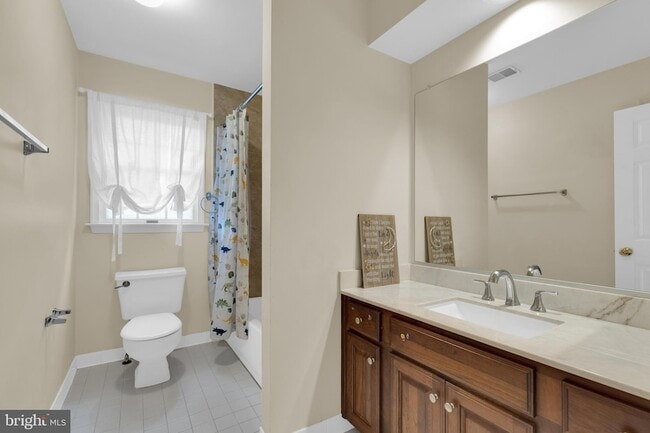 Building Photo - 7707 Lake Glen Dr
