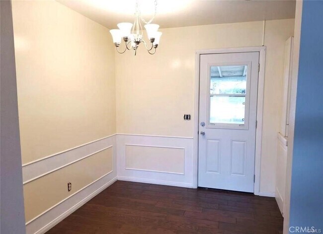 Building Photo - 937 S Farber Ave