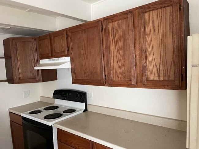 Building Photo - 908 N 70th St, Kansas City, KS 66112, USA