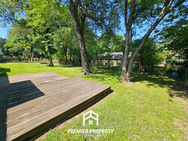 Building Photo - Spacious 3BR/2BA in 38115 | Soaring Ceilings & Floor-to-Ceiling Fireplace