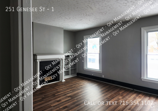 Building Photo - HUGE - 3 Bed | 2 Bath