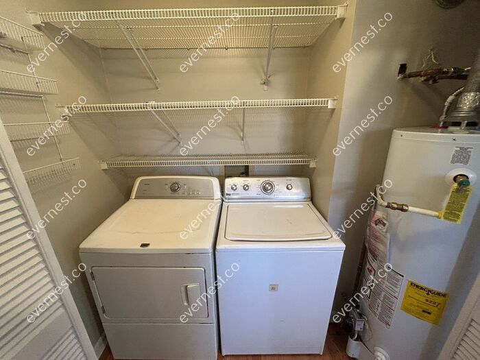 Building Photo - 2771 Skyland Dr NE