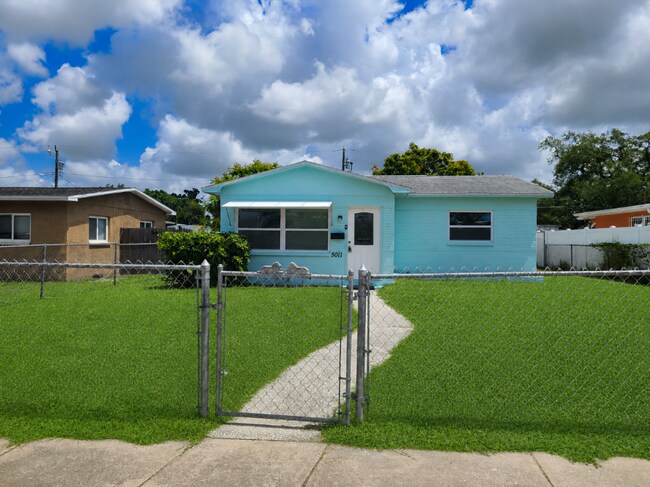 Building Photo - Three Bedroom One Bathroom House near Gulfport area.