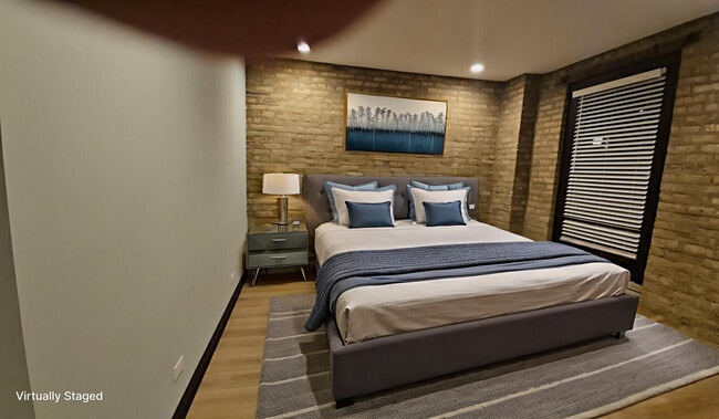 Building Photo - 1819 W Evergreen Ave