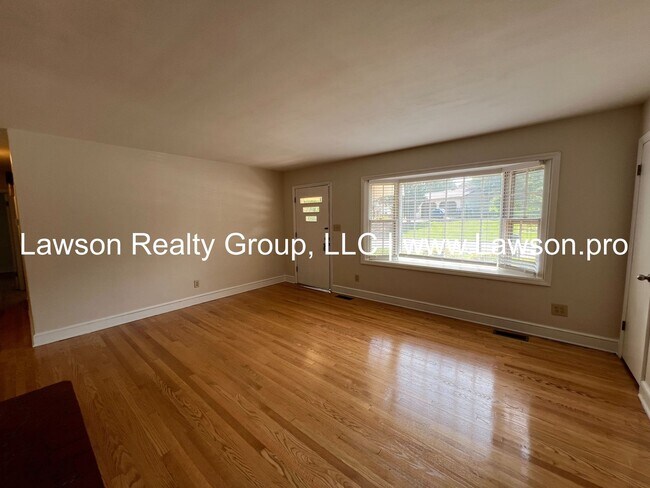 Building Photo - Spacious Ranch in North Lakes